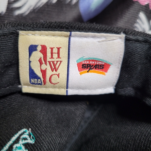 Mitchell & Ness San Antonio Spurs Adjustable Snapback Hat/Cap - Picture 9 of 9